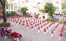 Hội Sức khoẻ ngoài trời người trung cao tuổi xã Dương Hòa sôi nổi giao lưu văn nghệ - dưỡng sinh chào mừng kỷ niệm 136 năm Ngày sinh nhật Bác