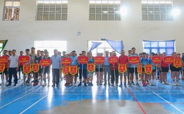 xã Hoà Phú tổ chức Giải bóng chuyền hơi chào mừng kỷ niệm 136 năm Ngày sinh Chủ tịch Hồ Chí Minh