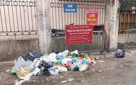 Tái diễn đổ rác bừa bãi tại ngõ 35 Kim Mã Thượng: Phường Ngọc Hà sẽ xử lý nghiêm vi phạm