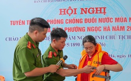 Học sinh Ngọc Hà trải nghiệm kỹ năng phòng, chống đuối nước