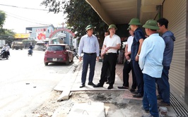 ĐỒNG CHÍ ĐINH HỮU BÌNH, PHÓ BÍ THƯ ĐẢNG ỦY, CHỦ TỊCH UBND XÃ KIỂM TRA TIẾN ĐỘ GIẢI PHÓNG MẶT BẰNG, THI CÔNG CÁC DỰ ÁN GIAO THÔNG TRỌNG ĐIỂM TRÊN ĐỊA BÀN XÃ