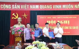 UBND phường Kiến Hưng tổ chức hội nghị công bố và trao Quyết định về công tác cán bộ