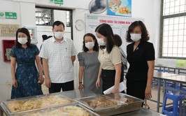 Giám sát công tác an toàn thực phẩm tại các trường học ở phường Phú Diễn