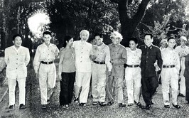 Nhớ về Bác - Lãnh tụ vĩ đại của dân tộc Việt Nam!