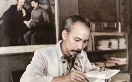 Ánh sáng Hồ Chí Minh soi đường cho chúng ta đi