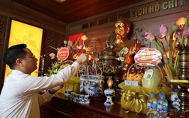 Đảng bộ, chính quyền và Nhân dân xã Tam Hưng thành kính dâng hương tưởng niệm Chủ tịch Hồ Chí Minh nhân kỷ niệm 136 năm Ngày sinh của Bác