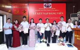 4 học sinh Trường THPT Ứng Hòa A vinh dự được kết nạp Đảng
