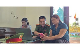 Xã Quảng Bị tiếp tục hỗ trợ người dân tích hợp tài khoản an sinh xã hội