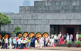 Tháng Năm về Ba Đình nhớ Bác