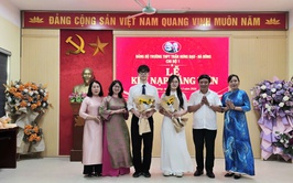 Trường THPT Trần Hưng Đạo Hà Đông tổ chức Lễ kết nạp 02 Đảng viên mới