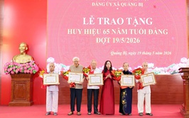 Đảng ủy xã Quảng Bị tổ chức Lễ trao tặng Huy hiệu Đảng đợt 19/5