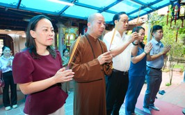 Lãnh đạo Khu di tích lịch sử Đền Hùng dâng hương tại đình làng Ngô Sài nhân lễ sinh thần Công chúa Ả Lã Nương Đề