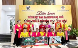 NGƯỜI CAO TUỔI PHƯỜNG LÁNG TỎA SÁNG TẠI LIÊN HOAN “TIẾNG HÁT DÂN CA NGƯỜI CAO TUỔI THÀNH PHỐ HÀ NỘI”