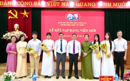 11 học sinh ưu tú trường THPT Phúc Lợi vinh dự được kết nạp vào Đảng Cộng sản Việt Nam