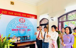 Phường Kim Liên báo công, dâng hương tại Nhà lưu niệm Chủ tịch Hồ Chí Minh