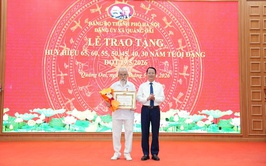 Đảng bộ xã Quảng Oai trang trọng tổ chức Lễ trao Huy hiệu Đảng đợt 19/5