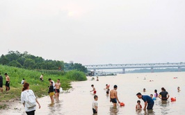 Phòng chống đuối nước cho trẻ mùa nắng nóng