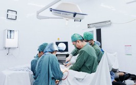 Phát hiện và xử trí kịp thời ca thủng mặt sau dạ dày hiếm gặp, nguy cơ tử vong cao