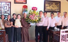 Lãnh đạo xã Hát Môn thăm và chúc mừng Đại lễ Phật đản năm 2026 tại Chùa Hưng Khánh thôn Yên Dục.