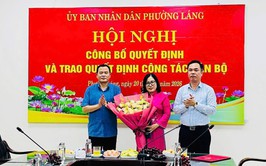 UBND PHƯỜNG LÁNG TỔ CHỨC HỘI NGHỊ CÔNG BỐ VÀ TRAO QUYẾT ĐỊNH CÔNG TÁC CÁN BỘ PHÒNG VĂN HÓA – XÃ HỘI 