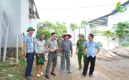 Xã Phú Cát tổ chức tháo dỡ công trình vi phạm trên đất công tại thôn Bạch Thạch