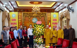 Lãnh đạo phường Cửa Nam và Viện Trần Nhân Tông thăm, chúc mừng Trung ương GHPGVN nhân mùa Phật đản Vesak 2026