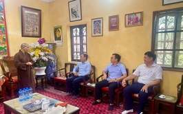 Phường Thanh Liệt thăm, tặng quà các tự viện trên địa bàn nhân dịp Đại lễ Phật đản năm 2026