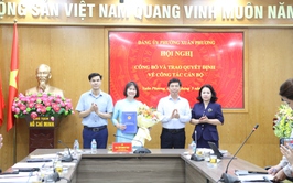 Đảng ủy phường Xuân Phương tổ chức Hội nghị công bố và trao quyết định bổ nhiệm lại Hiệu trưởng Trường THCS Nam Từ Liêm