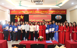 Lễ kết nạp đảng viên mới tại Chi bộ Trường THPT Khương Đình