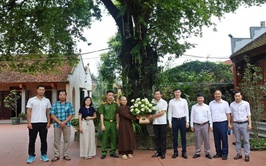 Chủ tịch UBND xã Xuân Mai đồng chí Nguyễn Anh Đức cùng đoàn thăm chúc mừng 4 cơ sở phật giáo nhân dịp lễ Phật Đản - phật Lịch.