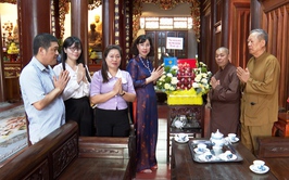 Đồng chí Phó Chủ tịch UBND xã Nguyễn Thị Bích Phượng Thăm hỏi, tặng quà, chúc mừng các chức sắc tôn giáo nhân dịp đại lễ phật đản năm 2026