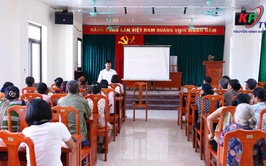 Trung tâm dịch vụ tổng hợp xã Kiều Phú tập huấn kỹ thuật gieo mạ khay, cấy máy cho xã viên HTXNN Phú Mỹ
