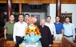 Đồng chí Phí Minh Hải – Bí thư Đảng ủy, Chủ tịch HĐND phường chúc mừng, động viên các tổ chức, chức sắc, cốt cán, nhân sĩ Phật giáo nhân dịp Đại lễ Phật đản Phật lịch 2570 – Dương lịch 2026