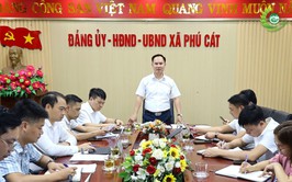 UBND xã Phú Cát làm việc với Phòng Kinh tế về công tác giải quyết thủ tục hành chính lĩnh vực đất đai