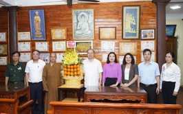 Đoàn công tác xã Chuyên Mỹ thăm, chúc mừng Ban Đại diện Phật giáo Liên xã dịp Đại lễ Phật Đản 2026