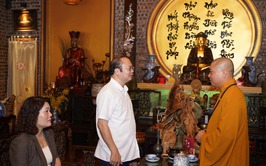 Lãnh đạo xã Chuyên Mỹ thăm, chúc mừng 5 cơ sở Phật giáo nhân Đại lễ Phật Đản 2026