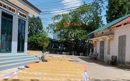 Tuyên truyền, vận động Nhân dân không phơi thóc, rơm rạ trên lòng đường, vỉa hè gây mất an toàn giao thông

