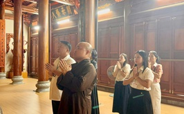 ĐOÀN LÃNH ĐẠO XÃ BÌNH MINH DÂNG HƯƠNG, CHÚC MỪNG ĐẠI LỄ PHẬT ĐẢN TẠI CHÙA VŨ LĂNG