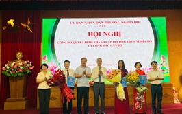 Phường Nghĩa Đô công bố quyết định thành lập Trường THCS Nghĩa Đô và công tác cán bộ