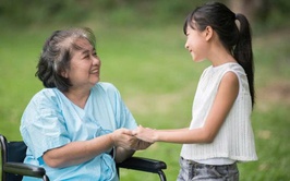 Chăm sóc sức khỏe người cao tuổi và người mắc bệnh mạn tính trong mùa hè