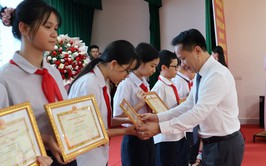 Đông Ngạc tuyên dương khen thưởng cán bộ quản lý, giáo viên, học sinh tiêu biểu xuất sắc năm học 2025-2026