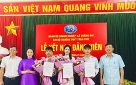 Chi bộ Trường THPT Trần Phú tổ chức Lễ kết nạp Đảng viên cho học sinh ưu tú