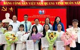 Phường Bạch Mai: 15 học sinh THPT vinh dự được kết nạp Đảng