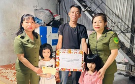 Công an xã Tam Hưng và lực lượng ANCS thăm hỏi, tặng quà thành viên tham gia bảo vệ ANTT và các em nhỏ có hoàn cảnh khó khăn