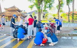 Tuổi trẻ xã Quảng Oai đội nắng gây quỹ chăm lo thiếu nhi khó khăn dịp 1-6