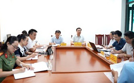 Đồng chí Nguyễn Thanh Bình - Bí thư Đảng uỷ, Chủ tịch HĐND xã chủ trì phiên tiếp công dân tháng 5