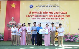 Sơn Đồng tặng quà cho con em đoàn viên, công đoàn, học sinh có thành tích học tập xuất sắc năm học 2025 - 2026