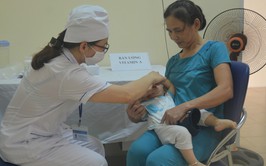 Hãy cho trẻ trong độ tuổi đi uống Vitamin A liều cao và thực hiện chăm sóc dinh dưỡng đúng cách để góp phần nâng cao tầm vóc, trí tuệ và sức khỏe cho trẻ