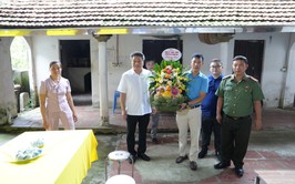 Lãnh đạo xã Thanh Oai thăm, chúc mừng các cơ sở Phật giáo nhân dịp Đại lễ Phật đản năm 2026