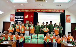 Cụm thi đua số 19 tổ chức chương trình trao quà cho thiếu nhi tại Làng Hữu nghị Việt Nam nhân dịp Quốc tế Thiếu nhi 1/6